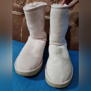 Light pink short ugg boots